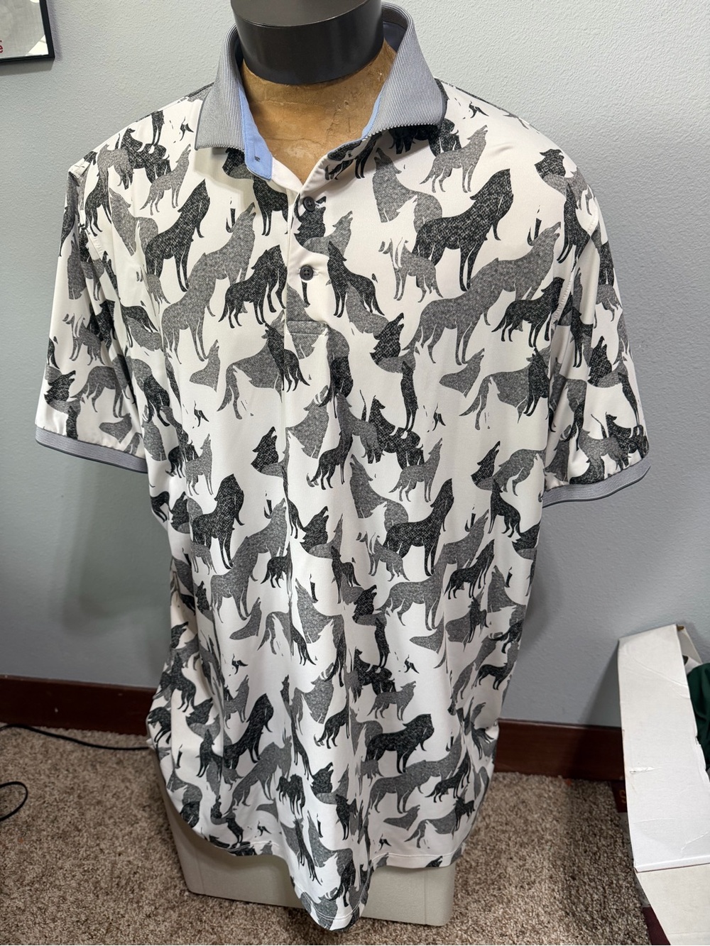 Greyson Men's XXL Short-Sleeve Polo with Black Wolf Print DB
